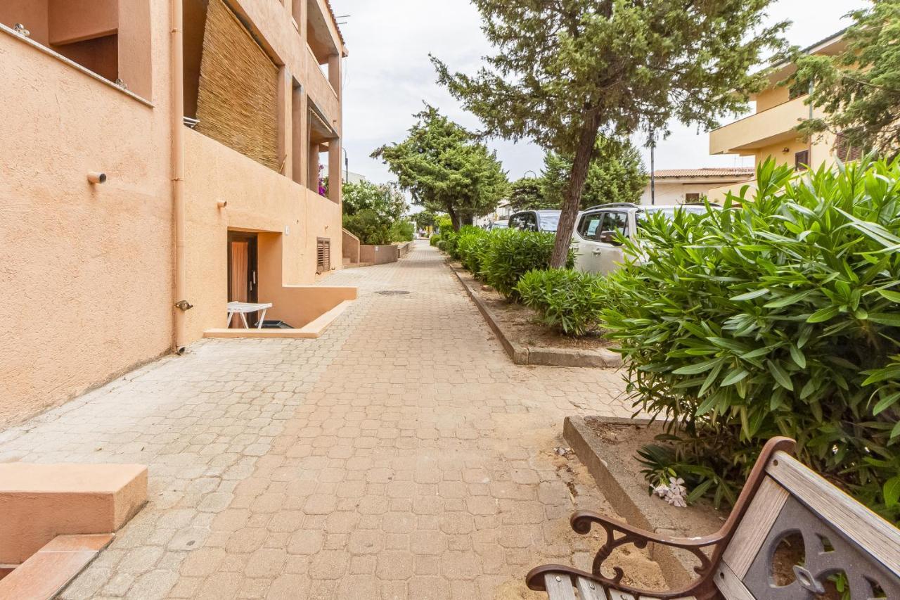 Relax Family House Al Mare Appartement Isola Rossa Buitenkant foto