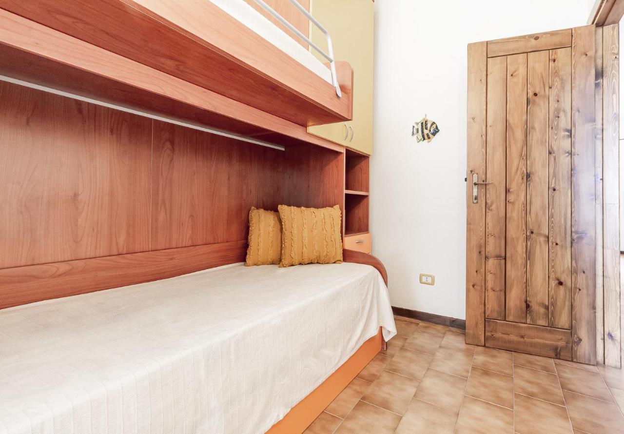 Relax Family House Al Mare Appartement Isola Rossa Buitenkant foto