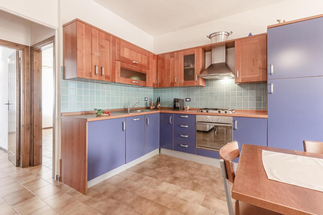 Relax Family House Al Mare Appartement Isola Rossa Buitenkant foto
